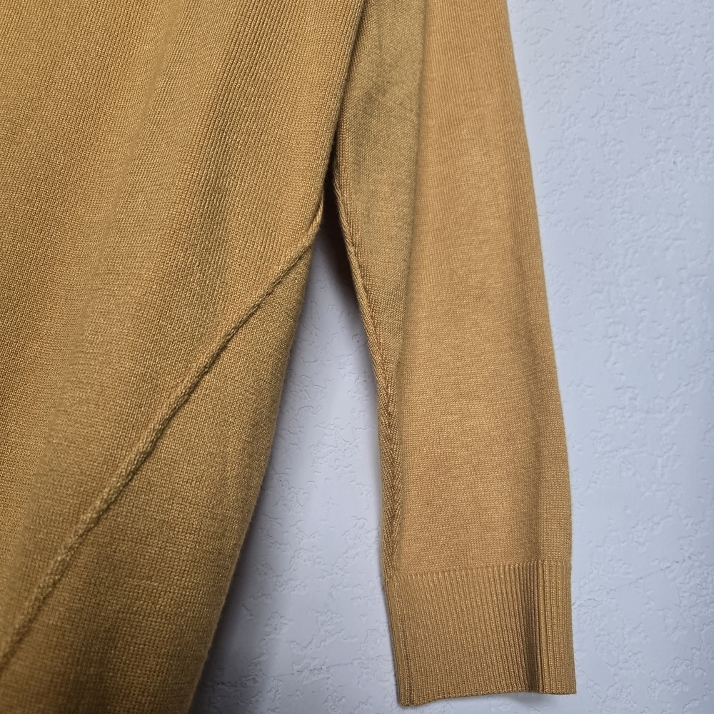 NWT, Wonderly Oversize  Golden Crew Neck Sweater. Size M - Picture 7 of 9